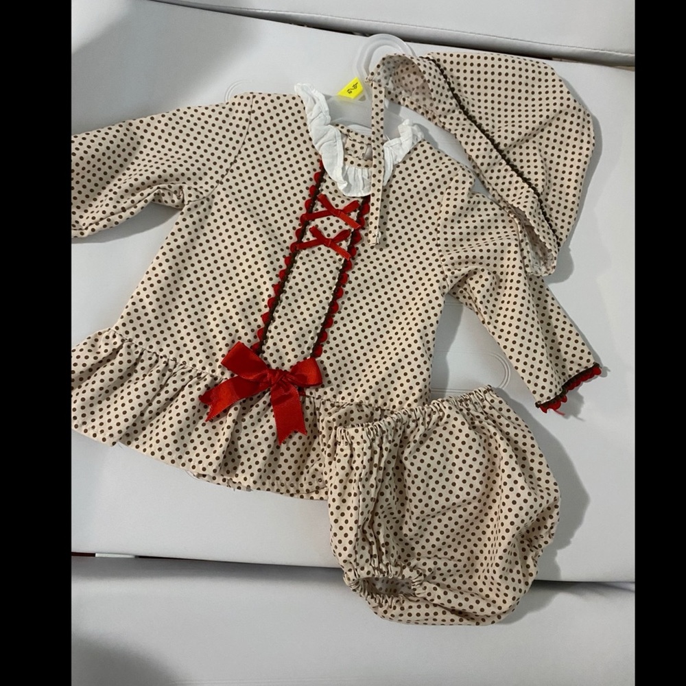 Beautiful baby girl european set 9 to 12 months